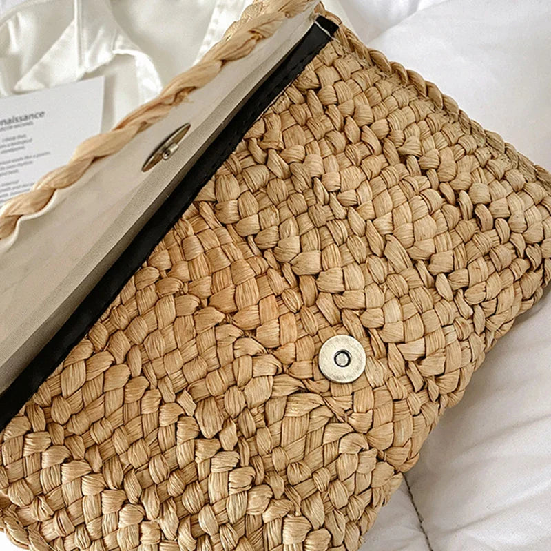 Pochette en paille tressée femme, rabat aimanté, huit coloris