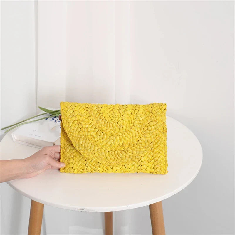 Pochette en paille tressée femme, rabat aimanté, huit coloris, jaune