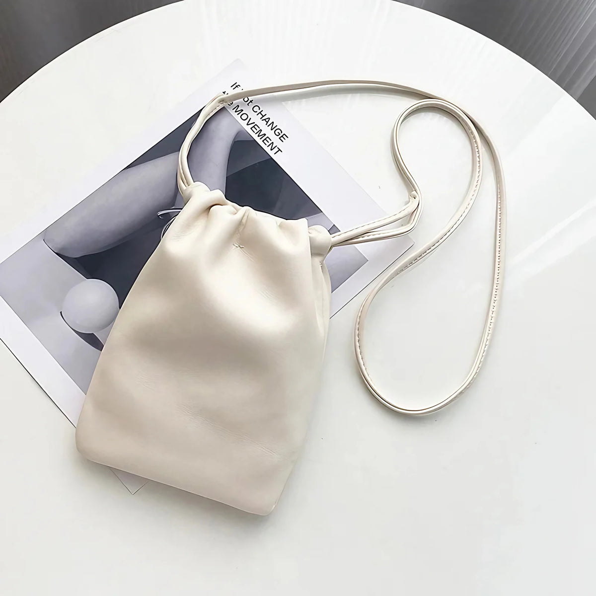 Pochette téléphone bandoulière femme à cordon, sept coloris, écru