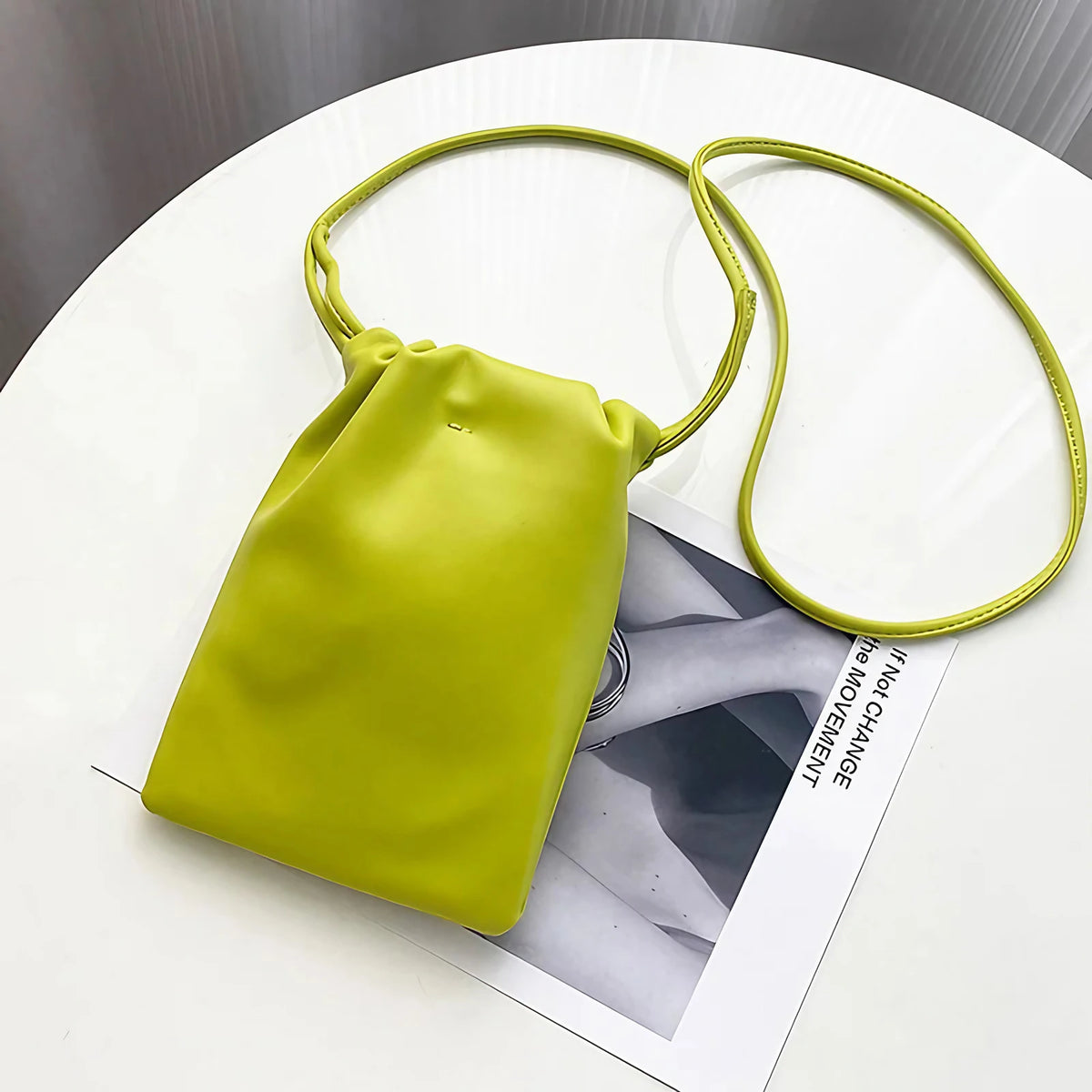 Pochette téléphone bandoulière femme à cordon, sept coloris, jaune citron
