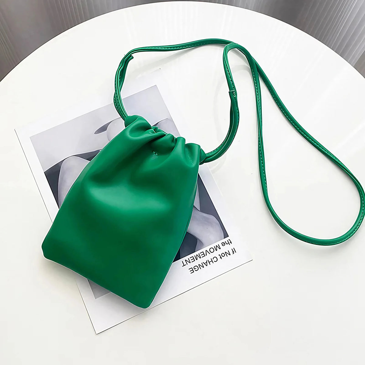 Pochette téléphone bandoulière femme à cordon, sept coloris, vert