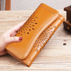 Portefeuille femme en cuir souple, fleur gravée, six coloris, marron