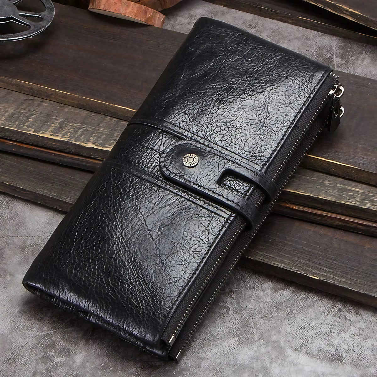 Portefeuille long homme en cuir, rabat à loquet et poche zippée