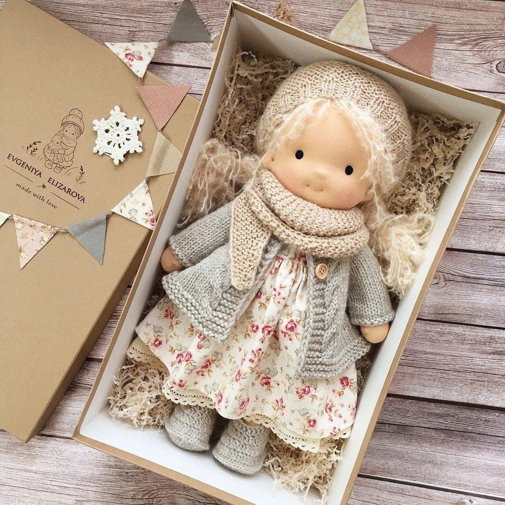 Poupée en tissu style Waldorf pour enfant, dès 3 ans, sept coloris, bleu ciel