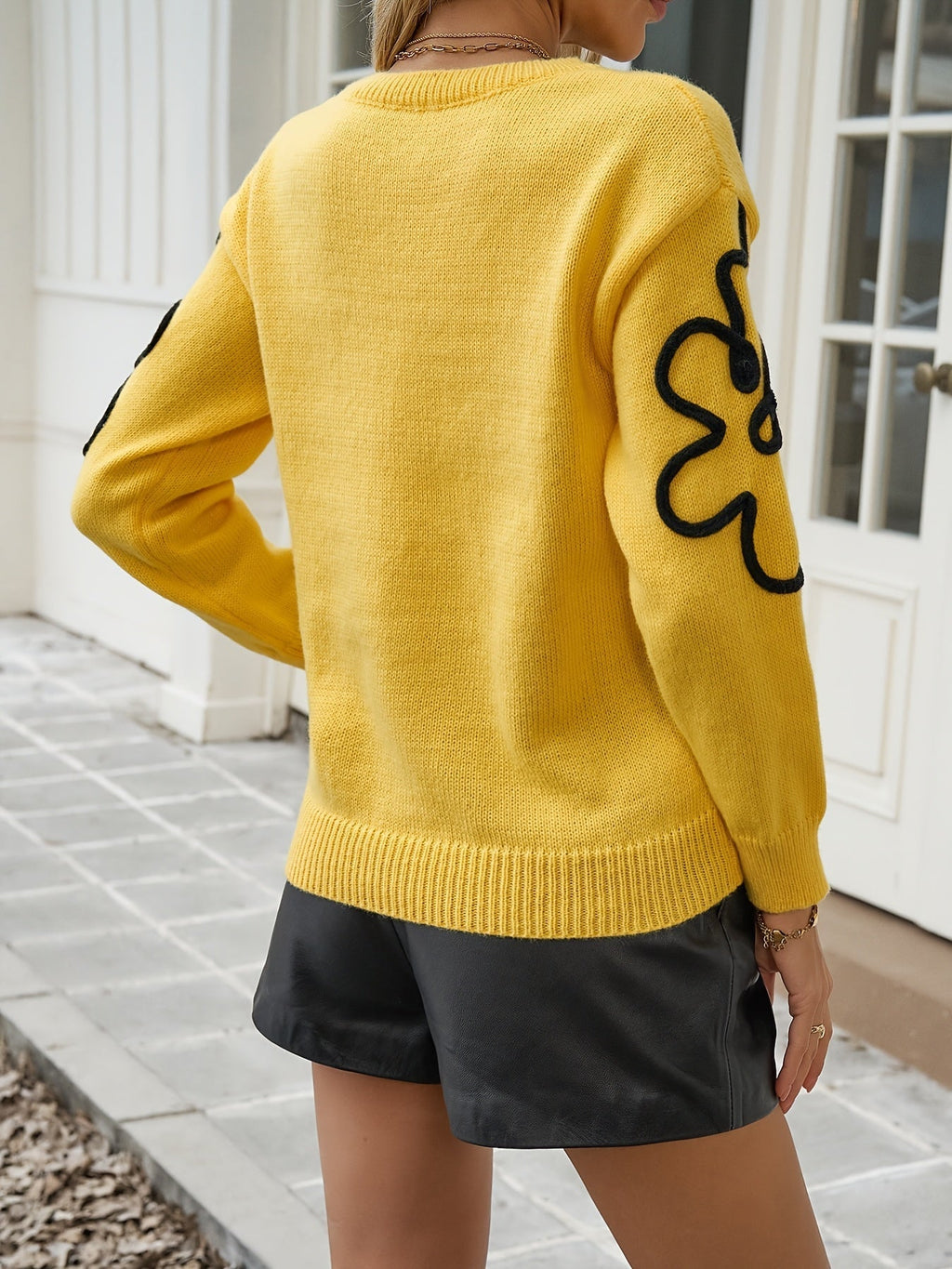 Pull femme col rond à manches brodées de fleurs, du S au 2XL