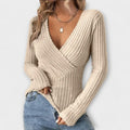Pull femme col V à détail torsadé devant, manches longues, beige