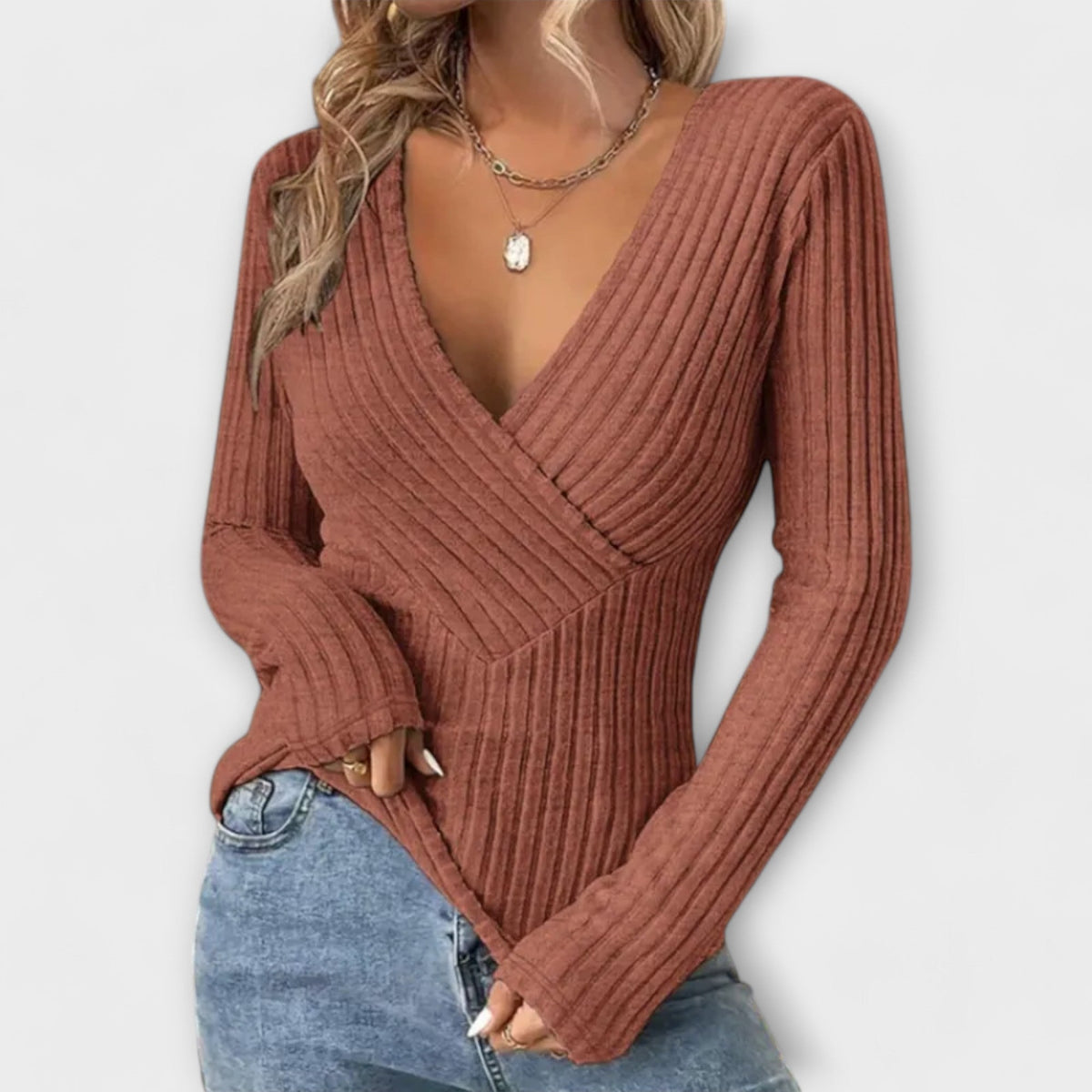 Pull femme col V à détail torsadé devant, manches longues, marron