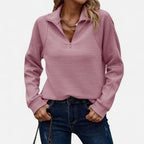 Pull femme en maille côtelée, col montant à demi-zip, rose