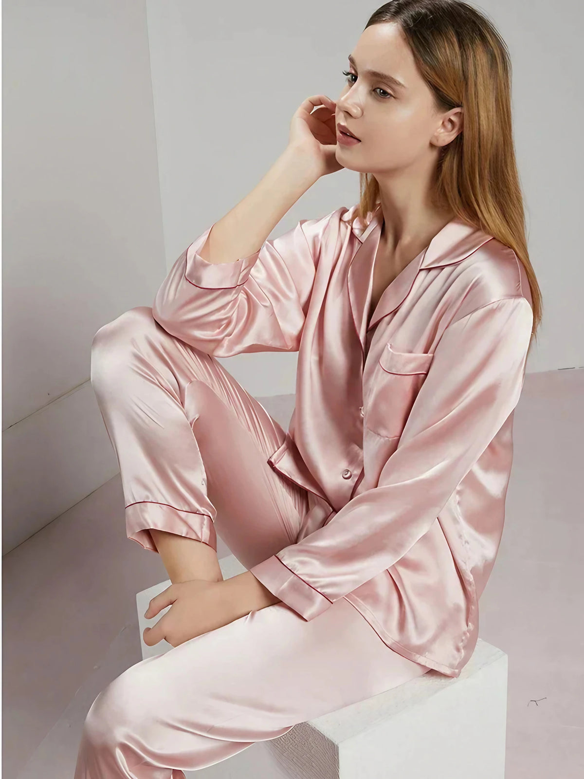 Pyjama en satin femme, chemise boutonnée et pantalon, six coloris