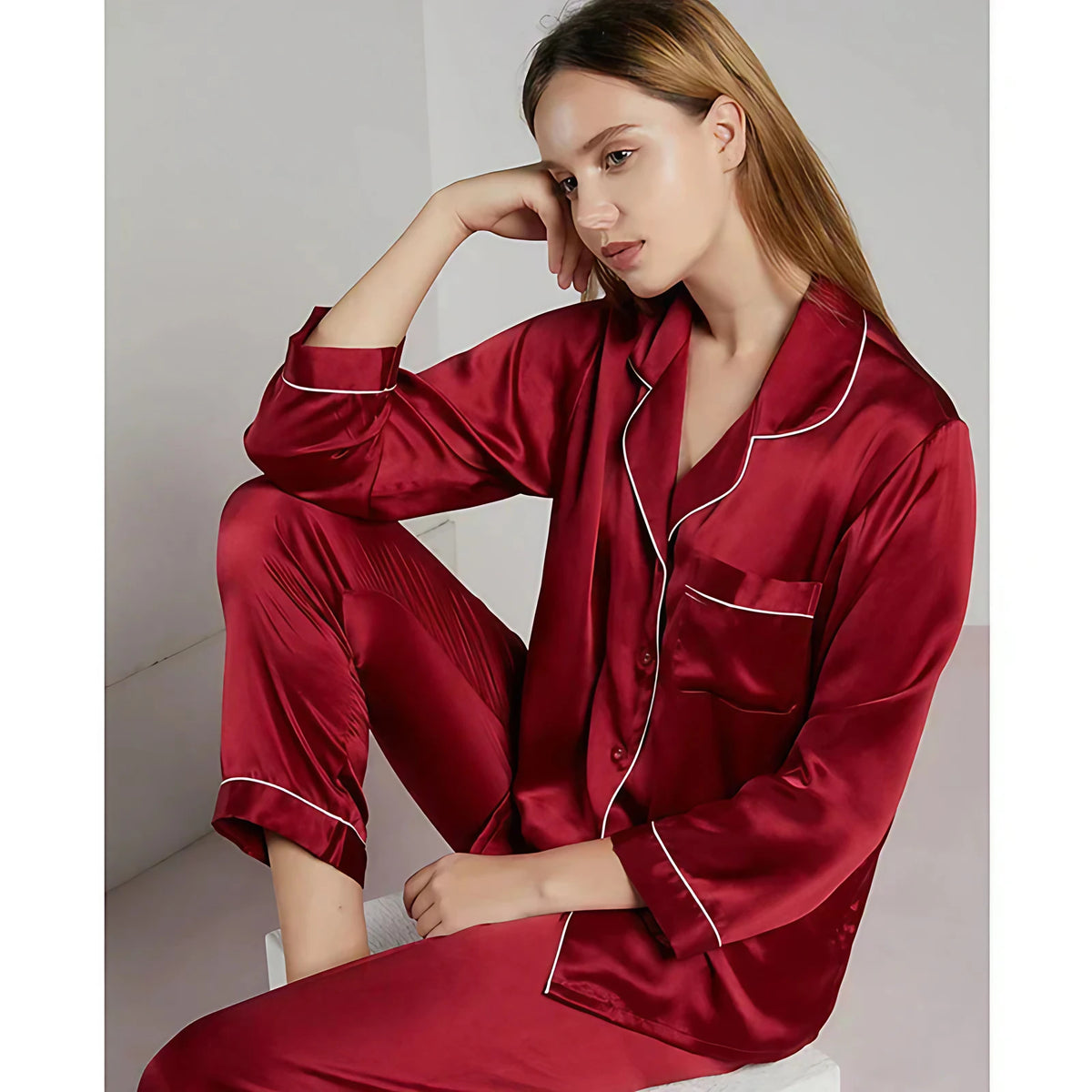 Pyjama en satin femme, chemise boutonnée et pantalon, six coloris, rouge