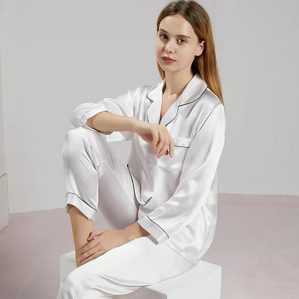Pyjama en satin femme, chemise boutonnée et pantalon, six coloris, blanc