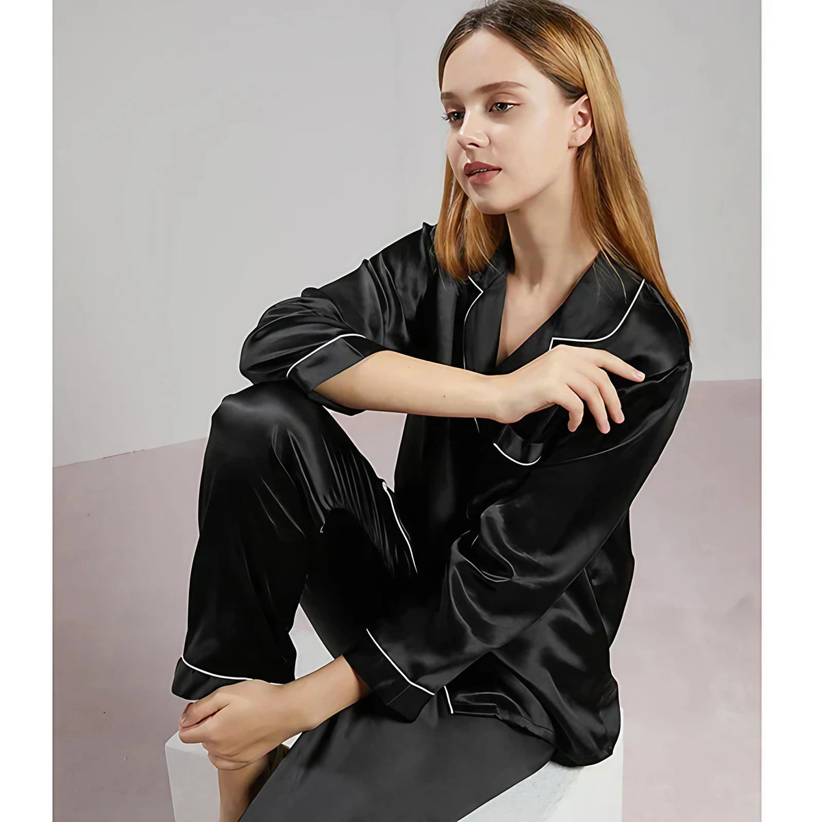Pyjama en satin femme, chemise boutonnée et pantalon, six coloris, noir