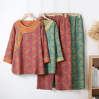 Pyjama femme en gaze de coton fleurie, chemise à boutons et pantalon