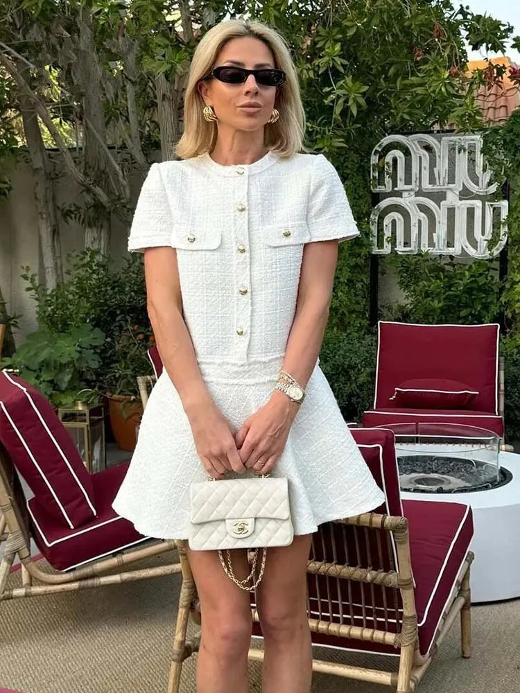 Robe courte blanche texturée à col rond, du XS au L