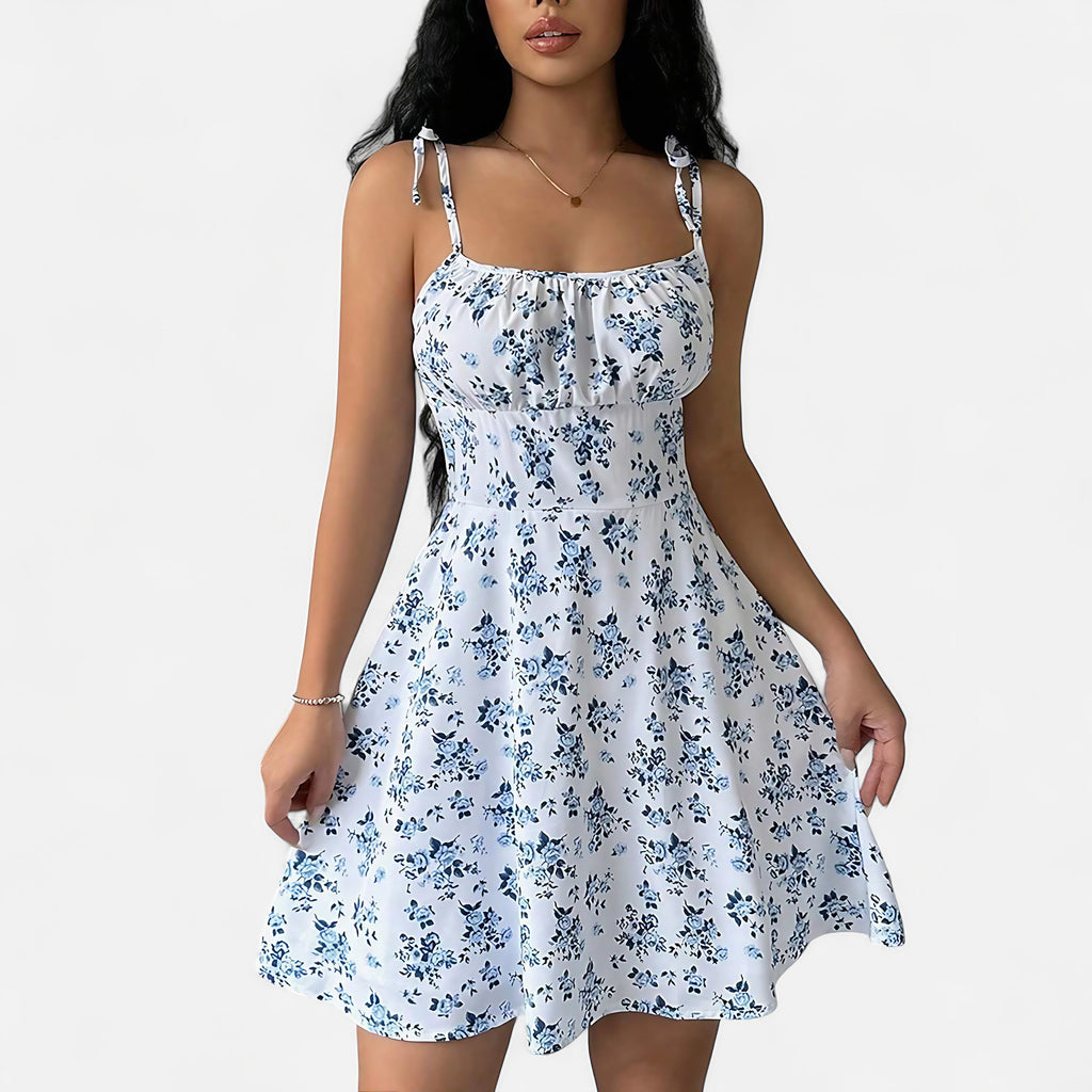 Robe courte fleurie à fines bretelles réglables, blanc