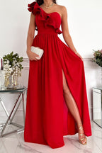 Robe de cocktail épaules dénudées à volants, fente à l'ourlet, rouge