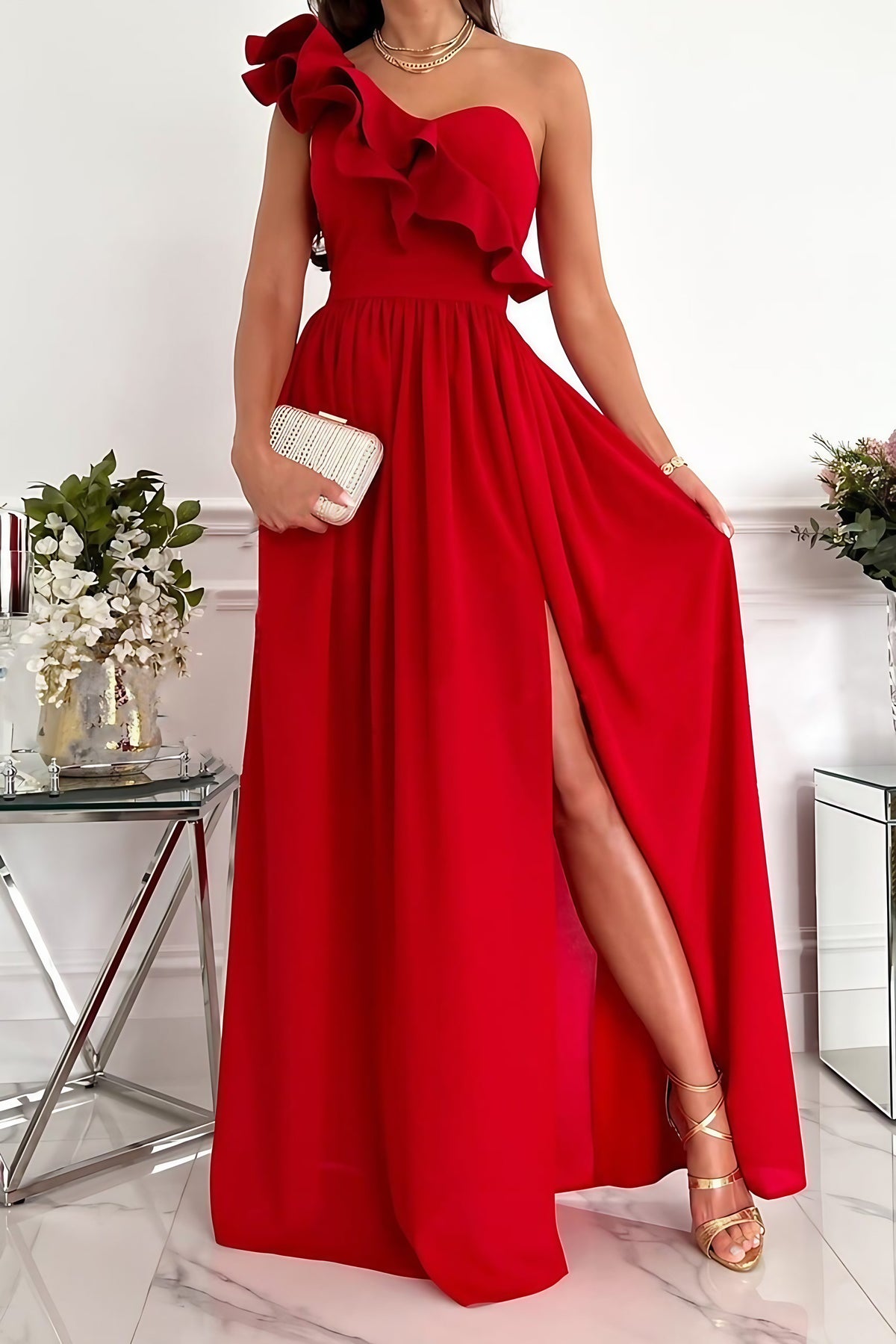 Robe de cocktail épaules dénudées à volants, fente à l'ourlet, rouge