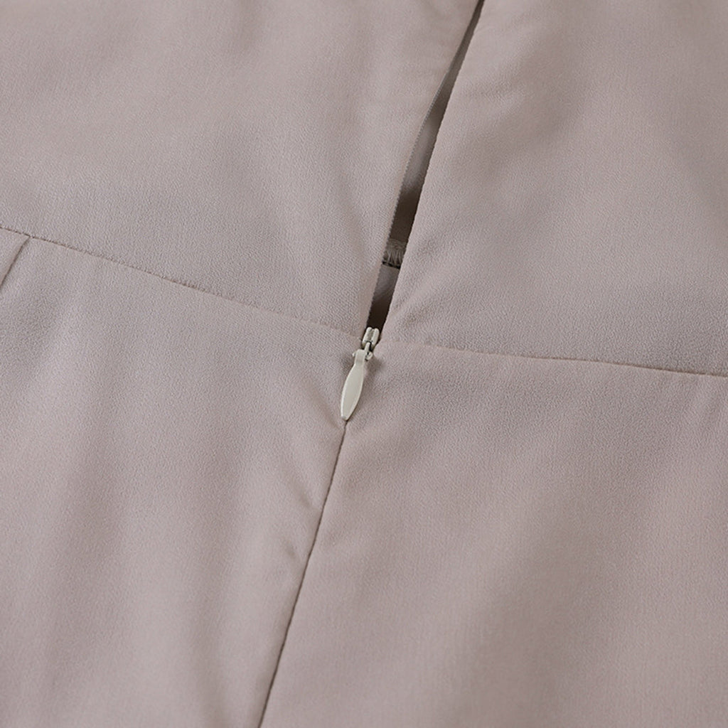 Robe longue de soirée à décolleté croisé et fente latérale