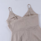 Robe longue de soirée à décolleté croisé et fente latérale