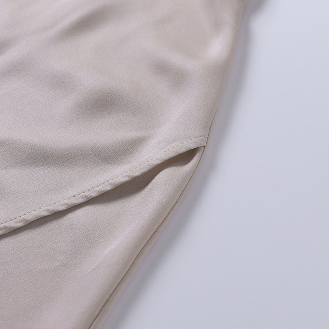 Robe longue de soirée à décolleté croisé et fente latérale