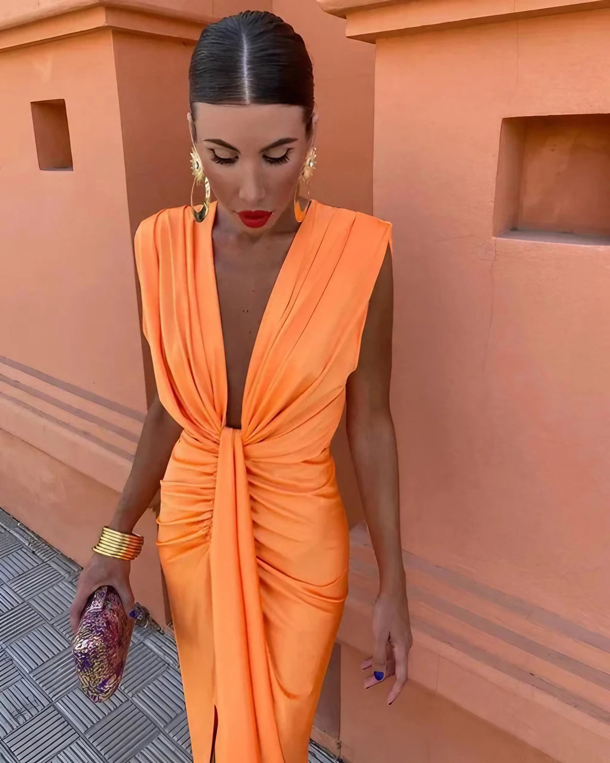 Robe de soirée longue drapée, décolleté V, fente haute, orange