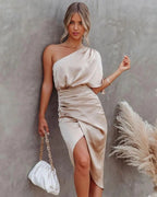 Robe de soirée longue en dentelle brodée, coupe ajustée