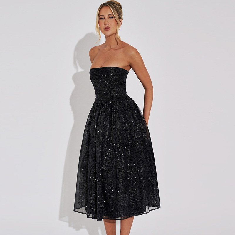 Robe de soirée mi-longue sans bretelles, cintrée, reflets dorés