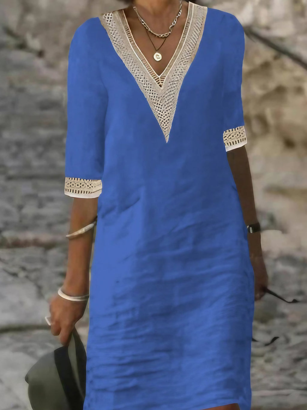 Robe femme col V bordé de dentelle, manches 3/4, coupe ample, bleu