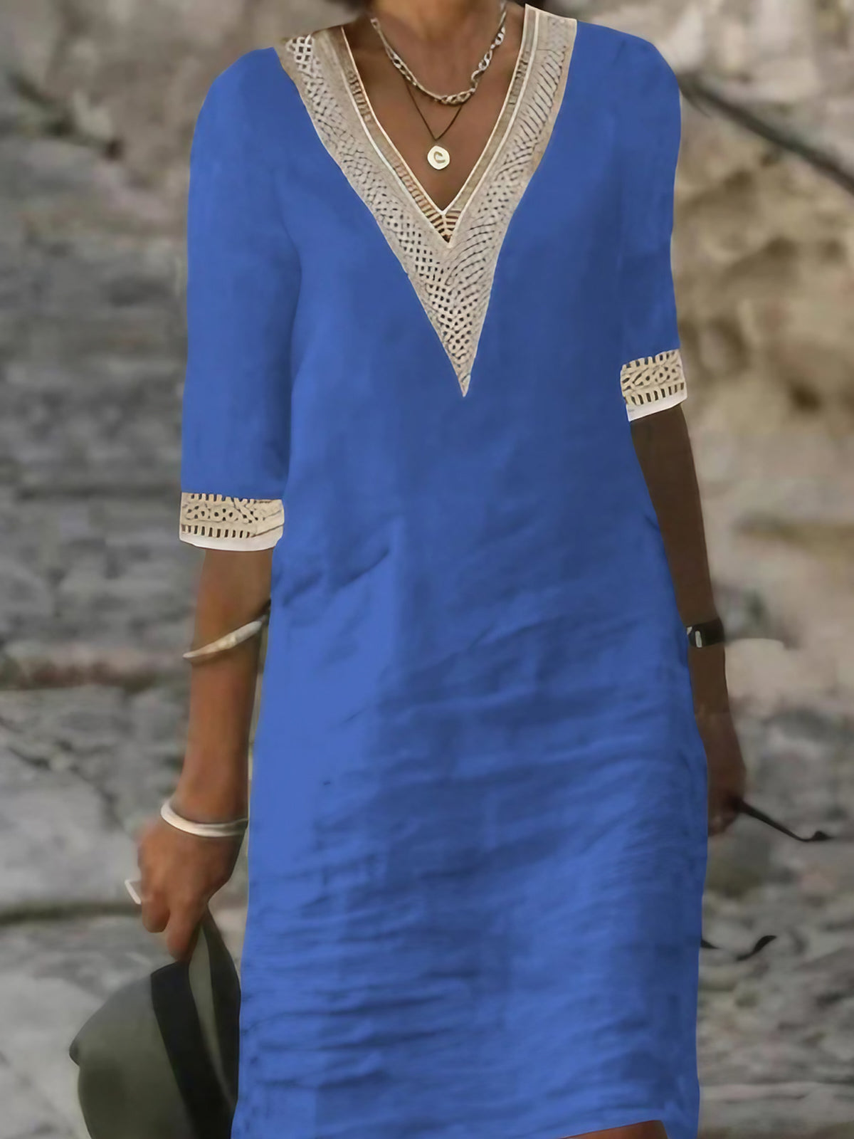Robe femme col V bordé de dentelle, manches 3/4, coupe ample, bleu