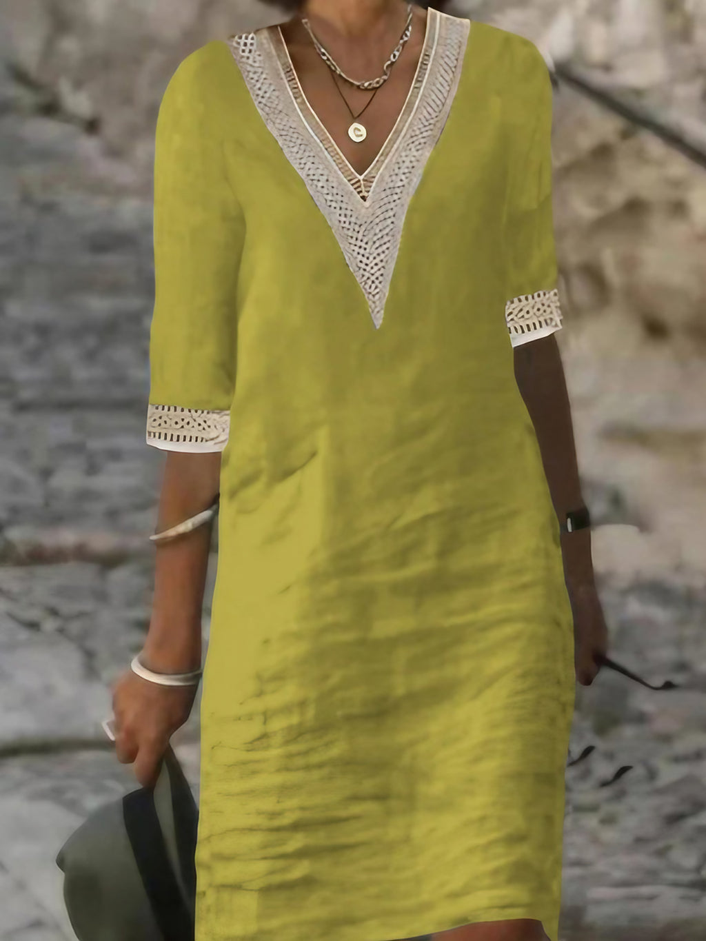 Robe femme col V bordé de dentelle, manches 3/4, coupe ample, jaune