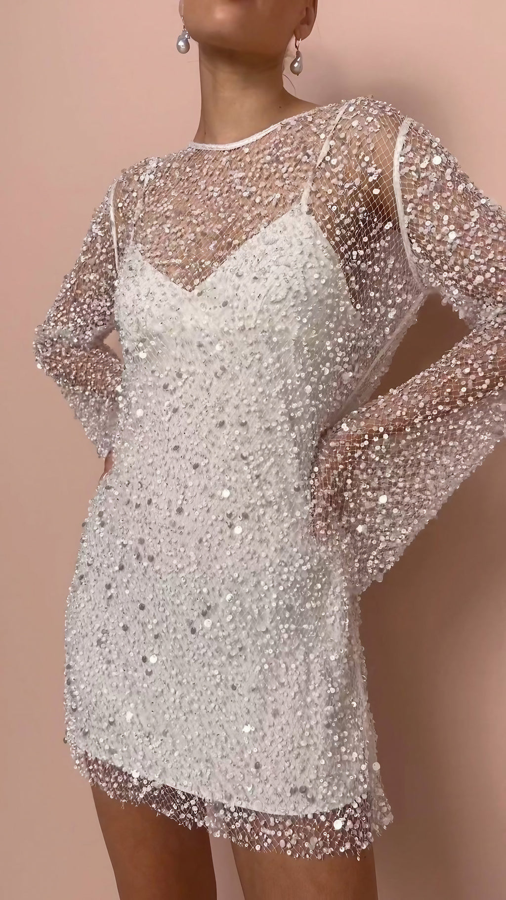 Robe à bretelles fines en mesh perlé, blanc ou noir