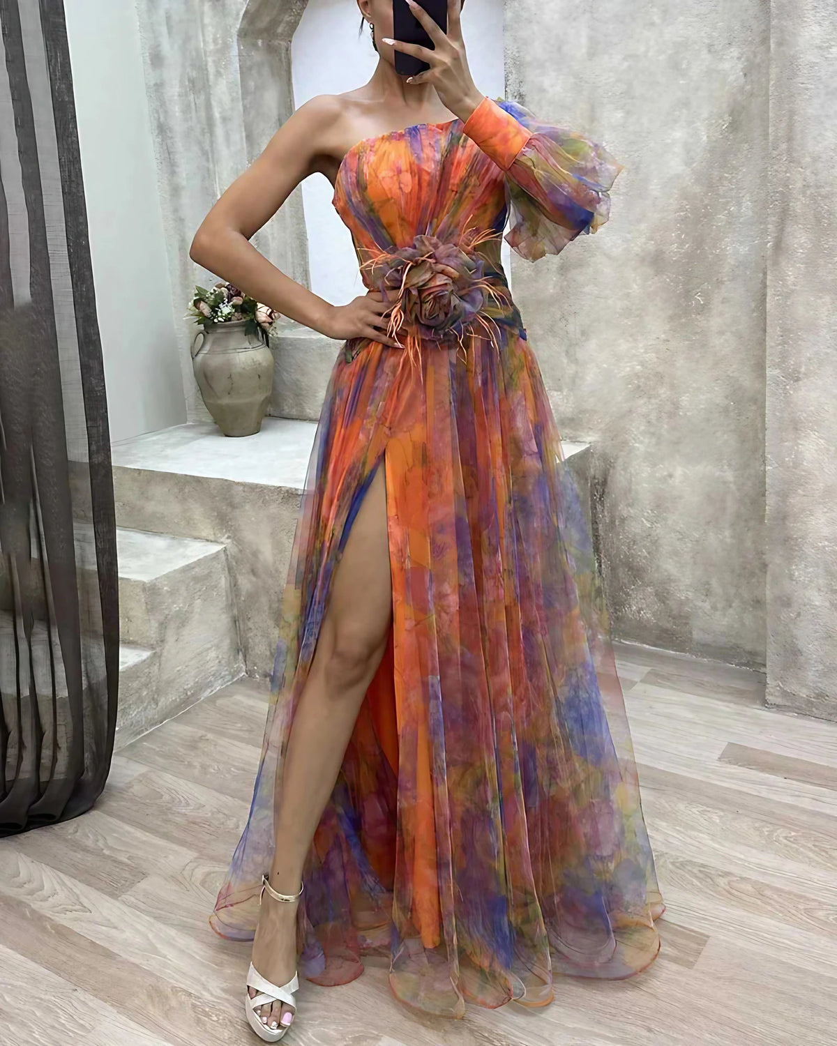 Robe longue satin et dentelle, drapé fluide, doublée, cinq coloris, orange