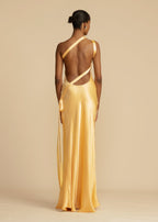 Robe longue asymétrique une épaule, dos ouvert, ceinture