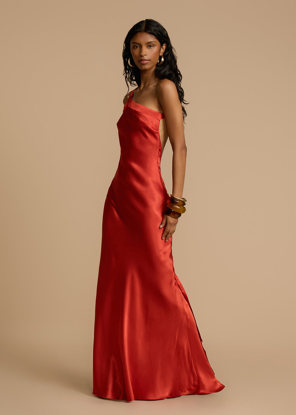 Robe longue asymétrique une épaule, dos ouvert, ceinture, rouge vin