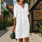 Robe droite col V à fleurs en relief, manches mi-longues, blanc