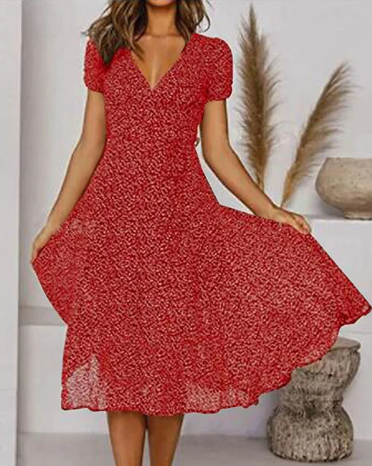 Robe longue en mousseline fleurie, col V, coupe ample et fluide, rouge