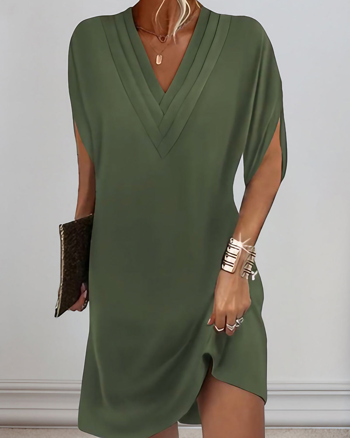 Robe courte femme à manches fendues et col V, coupe droite, vert armée