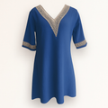 Robe femme col V bordé de dentelle, manches 3/4, bleu