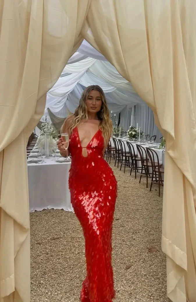 Robe longue à paillettes rouge, dos nu, coupe ajustée