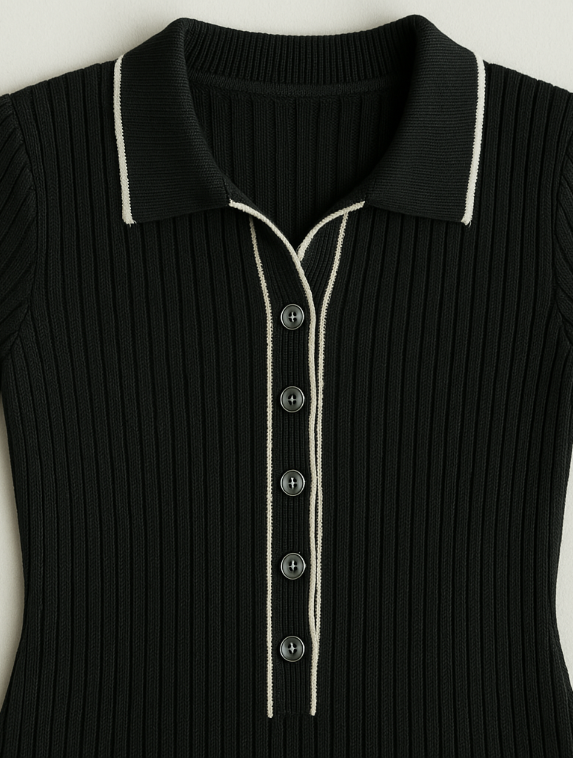 Robe longue en maille côtelée, bords contrastés, noire ou blanche