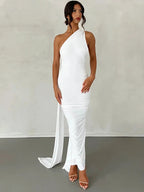 Robe longue asymétrique une épaule, coupe moulante, blanc