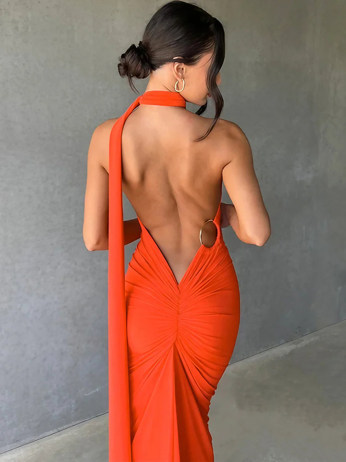 Robe longue asymétrique une épaule, coupe moulante, orange
