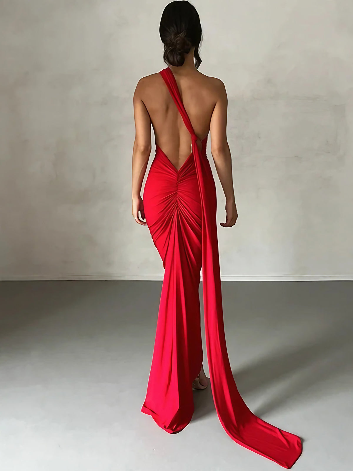 Robe longue asymétrique une épaule, coupe moulante, rouge