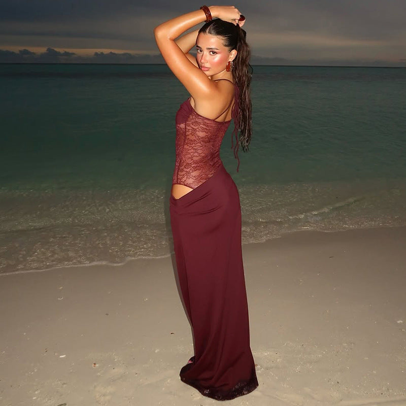 Robe longue en dentelle à fines bretelles et dos nu