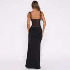 Robe longue en dentelle à fines bretelles et dos nu