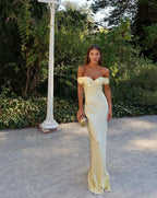 Robe longue satinée sans bretelles, couleur champagne