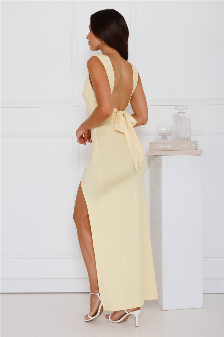Robe longue fendue dos nu, col bénitier, coupe ajustée
