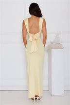 Robe longue fendue dos nu, col bénitier, coupe ajustée