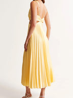 Robe longue évasée jaune, col V, dos nu et jupe plissée