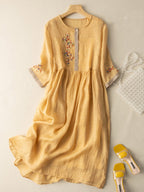 Robe longue brodée ethnique, col rond et manches mi-longues, jaune